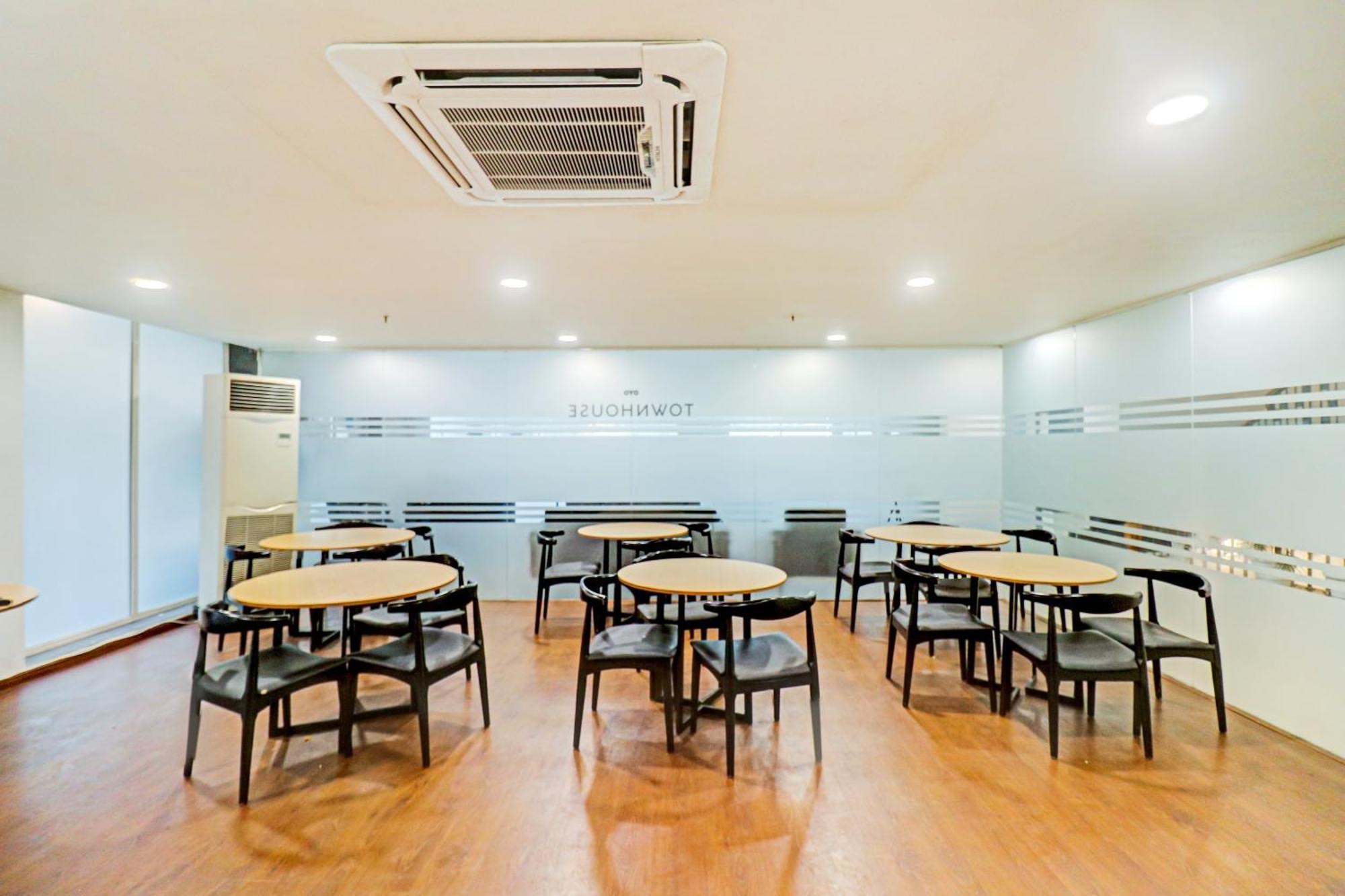 Oyo 联排别墅 75987 30区酒店 诺伊达 外观 照片